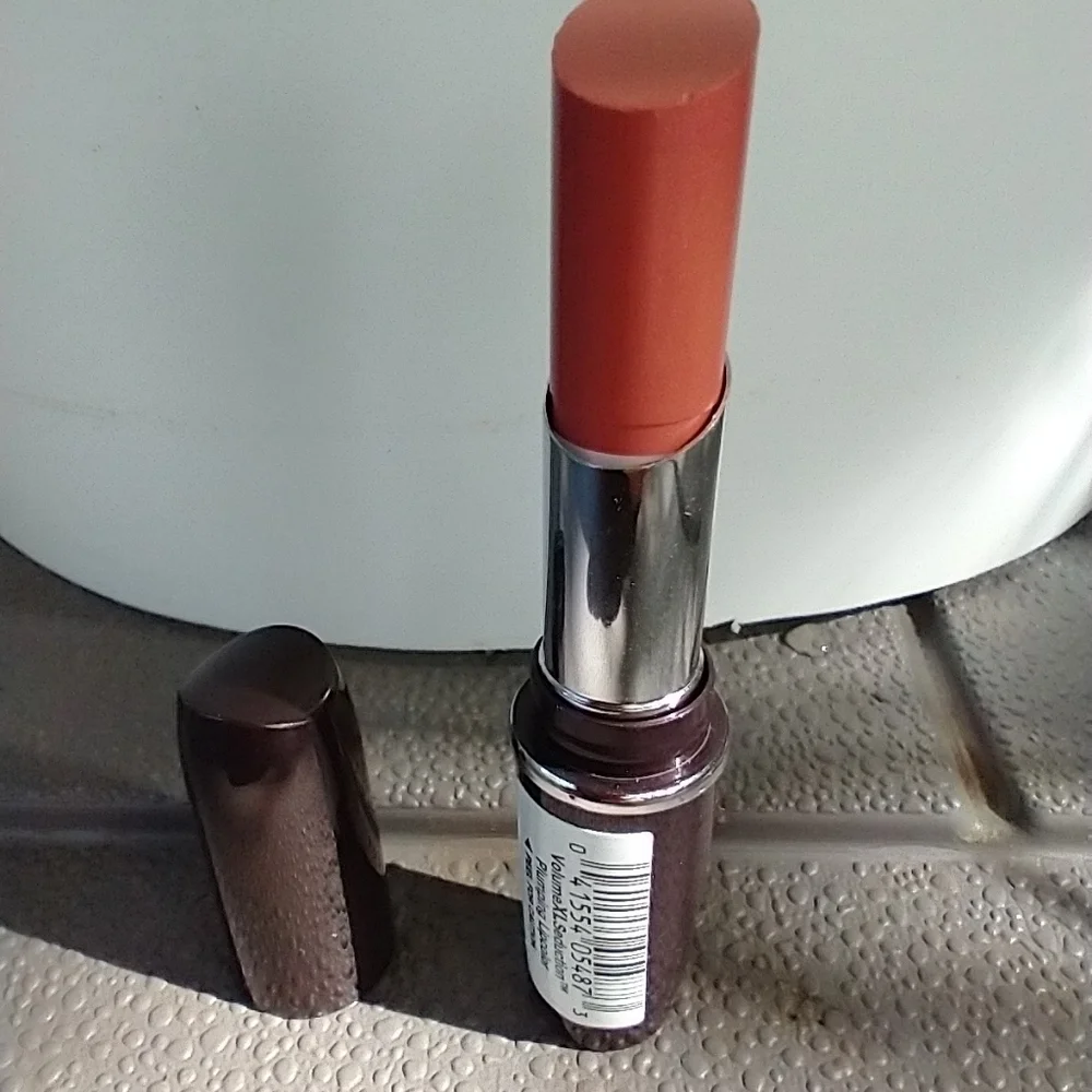 Volume xl seduction plumping lip color 120 peach p
